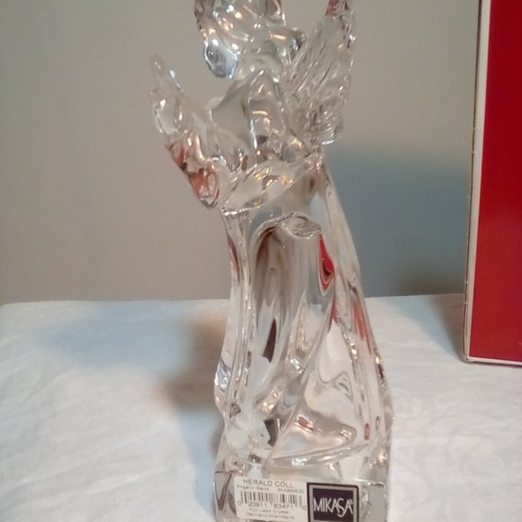 Mikasa angel with mandolin - Picture 7 of 7